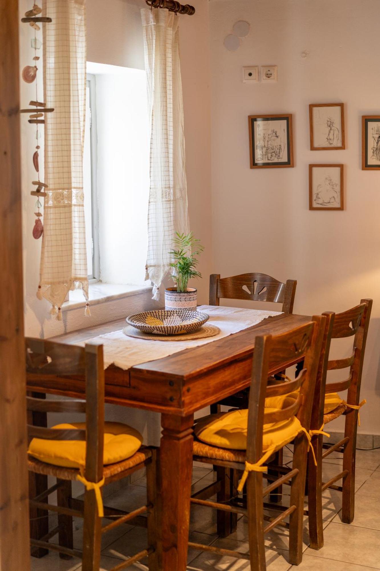 Spacious Home With Yard, Mytilene Lesvos Exterior photo