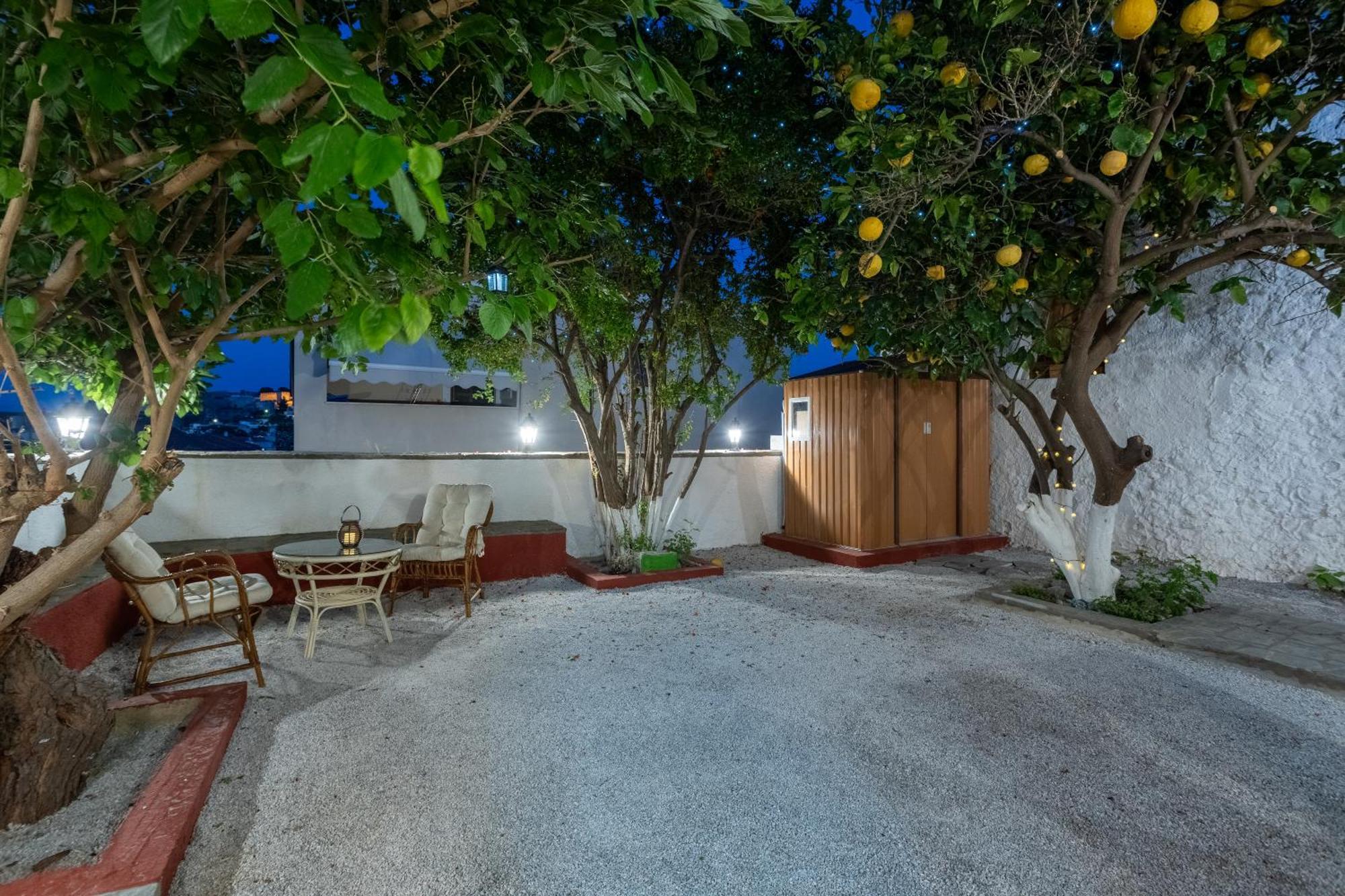 Spacious Home With Yard, Mytilene Lesvos Exterior photo