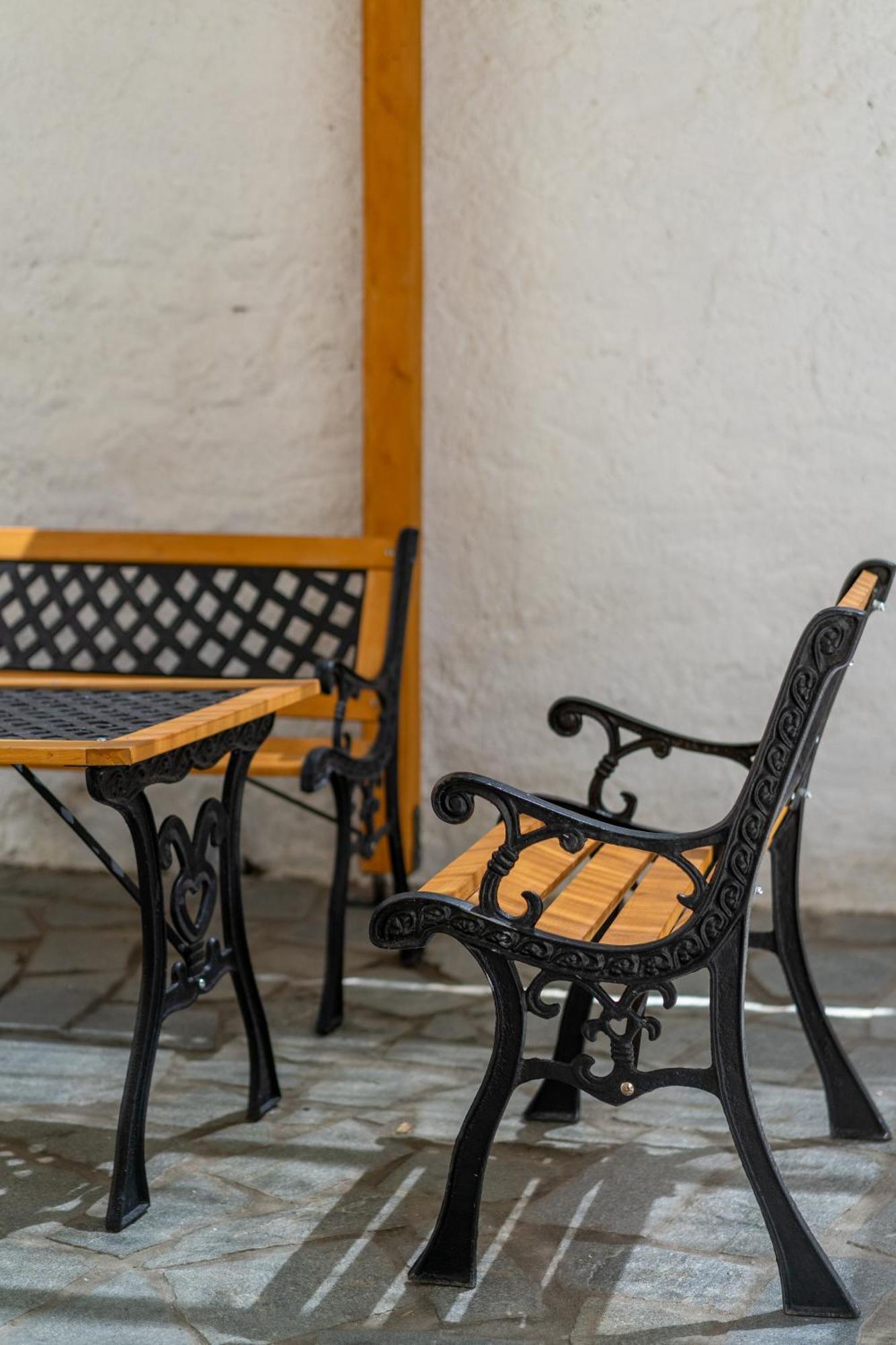 Spacious Home With Yard, Mytilene Lesvos Exterior photo