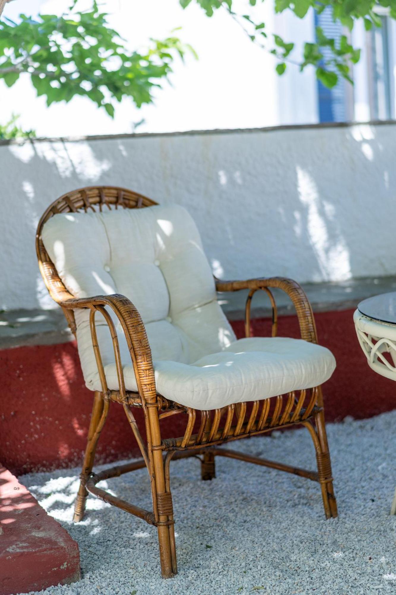 Spacious Home With Yard, Mytilene Lesvos Exterior photo