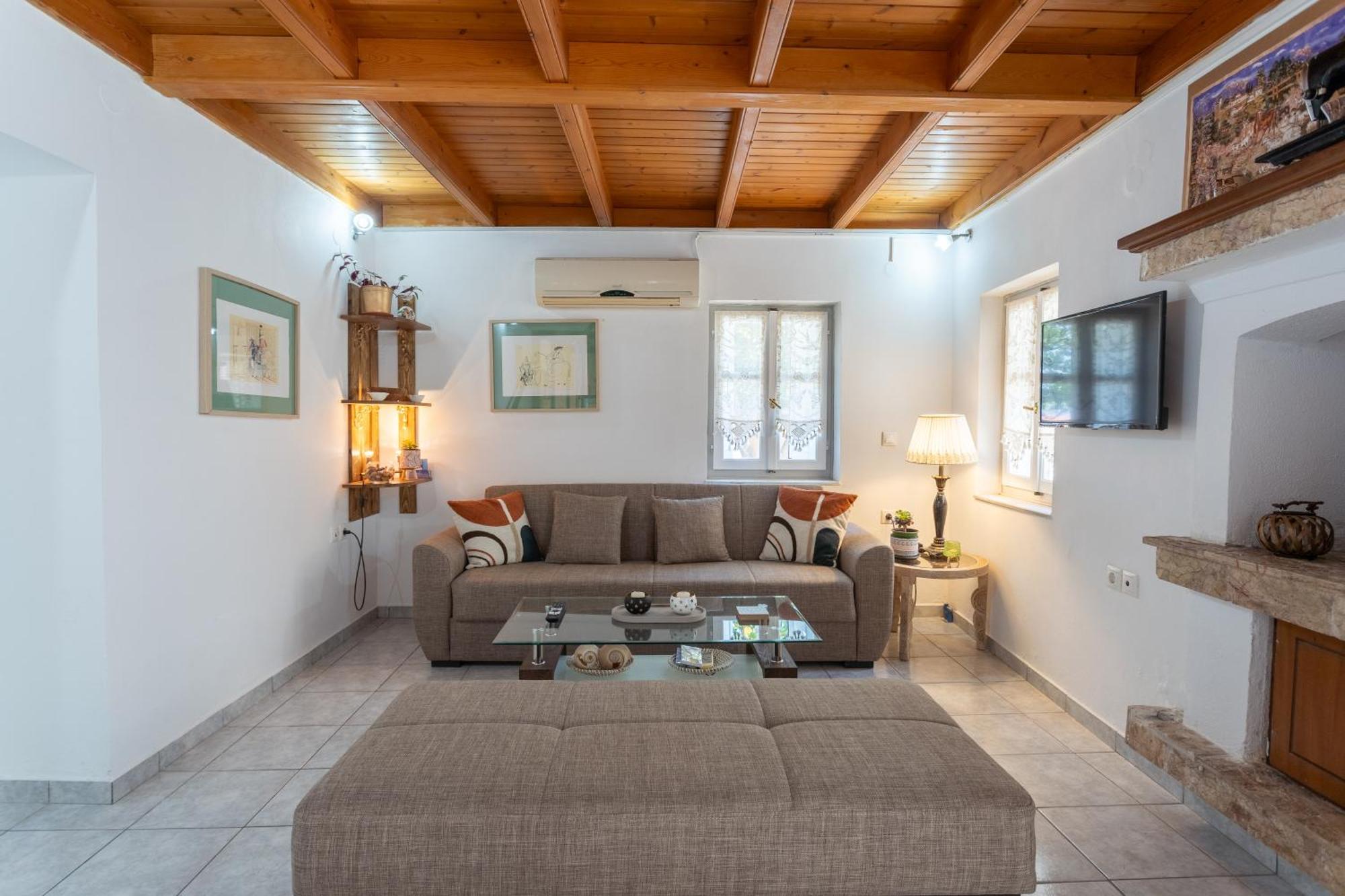 Spacious Home With Yard, Mytilene Lesvos Exterior photo