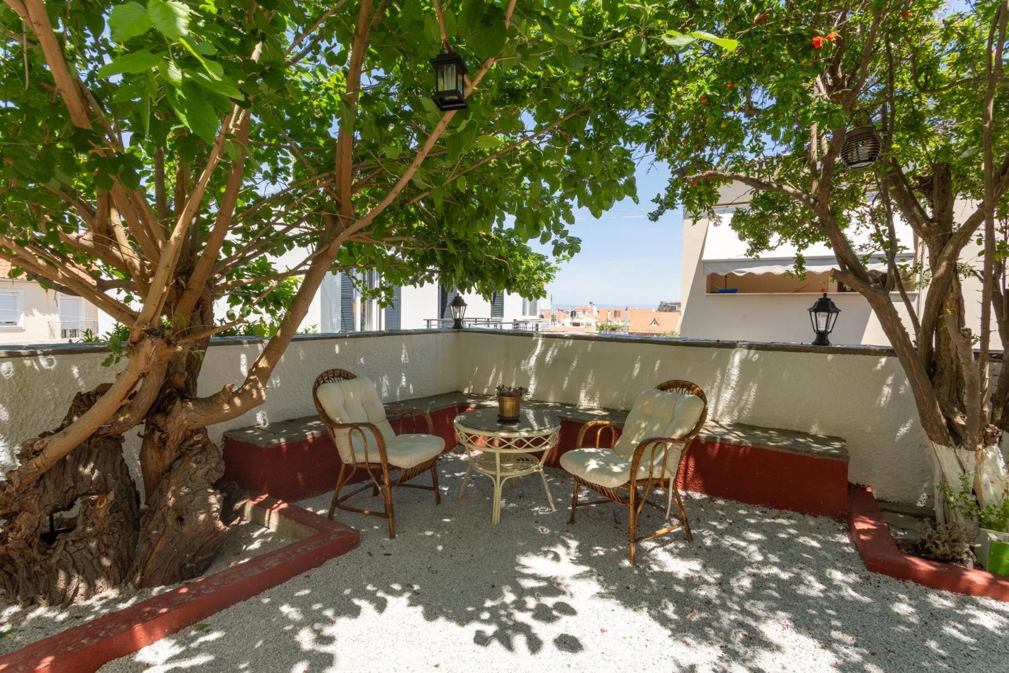Spacious Home With Yard, Mytilene Lesvos Exterior photo