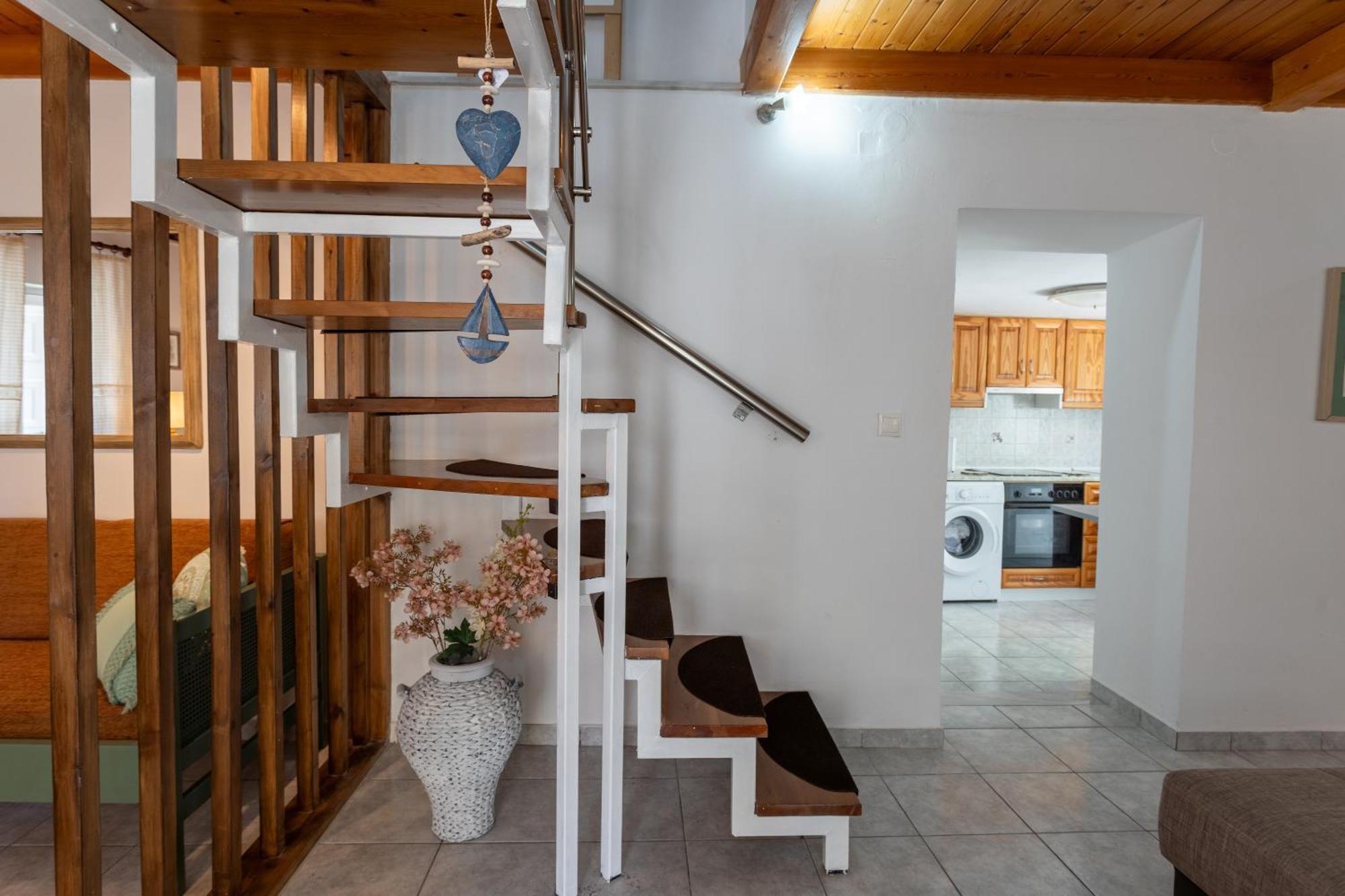 Spacious Home With Yard, Mytilene Lesvos Exterior photo